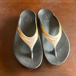 OOFOS recovery flip flop; sz 9; never worn